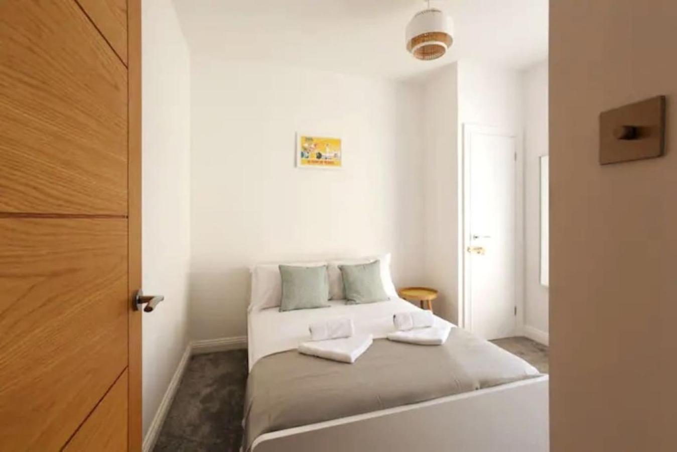 Air Maison - Stunning Beach Front Apartment Portsmouth Eksteriør billede