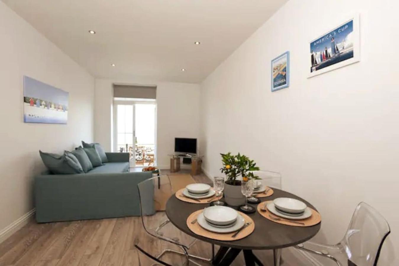 Air Maison - Stunning Beach Front Apartment Portsmouth Eksteriør billede