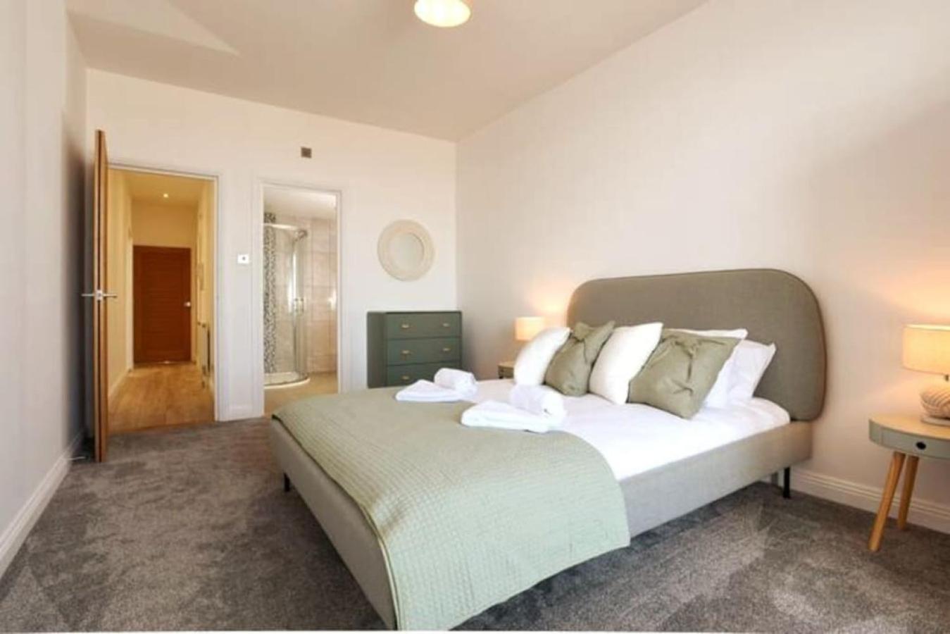 Air Maison - Stunning Beach Front Apartment Portsmouth Eksteriør billede
